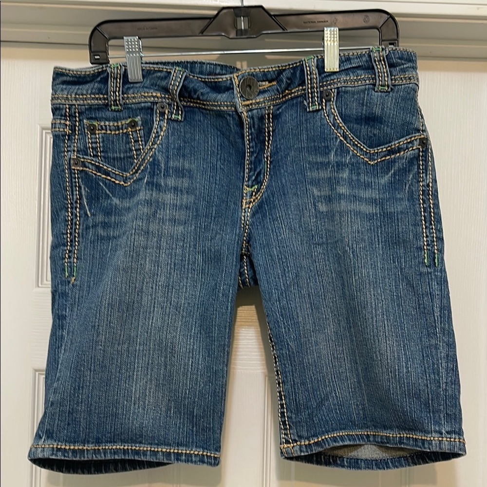 HotKiss - low rise Bermuda length rope stitch medium wash jean shorts - 13/31
